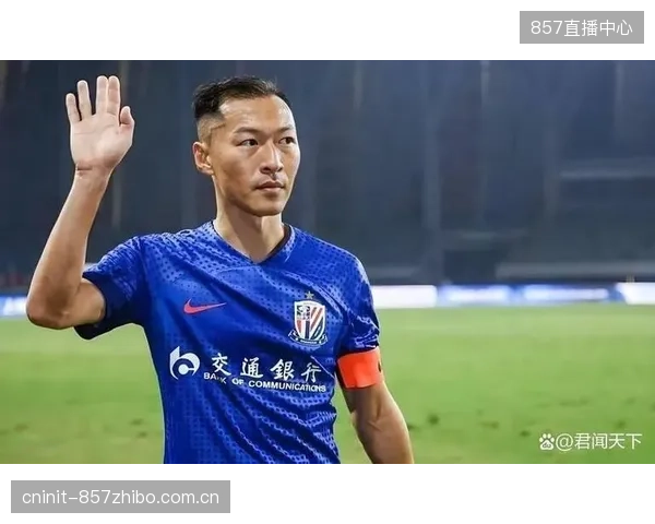 吴曦通过覆盖全场的高强度防守夺回球权，为高天意的快速反击提供了进攻起点。